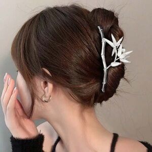Bamboo Leaf Hair Claw Clip….Silver…New